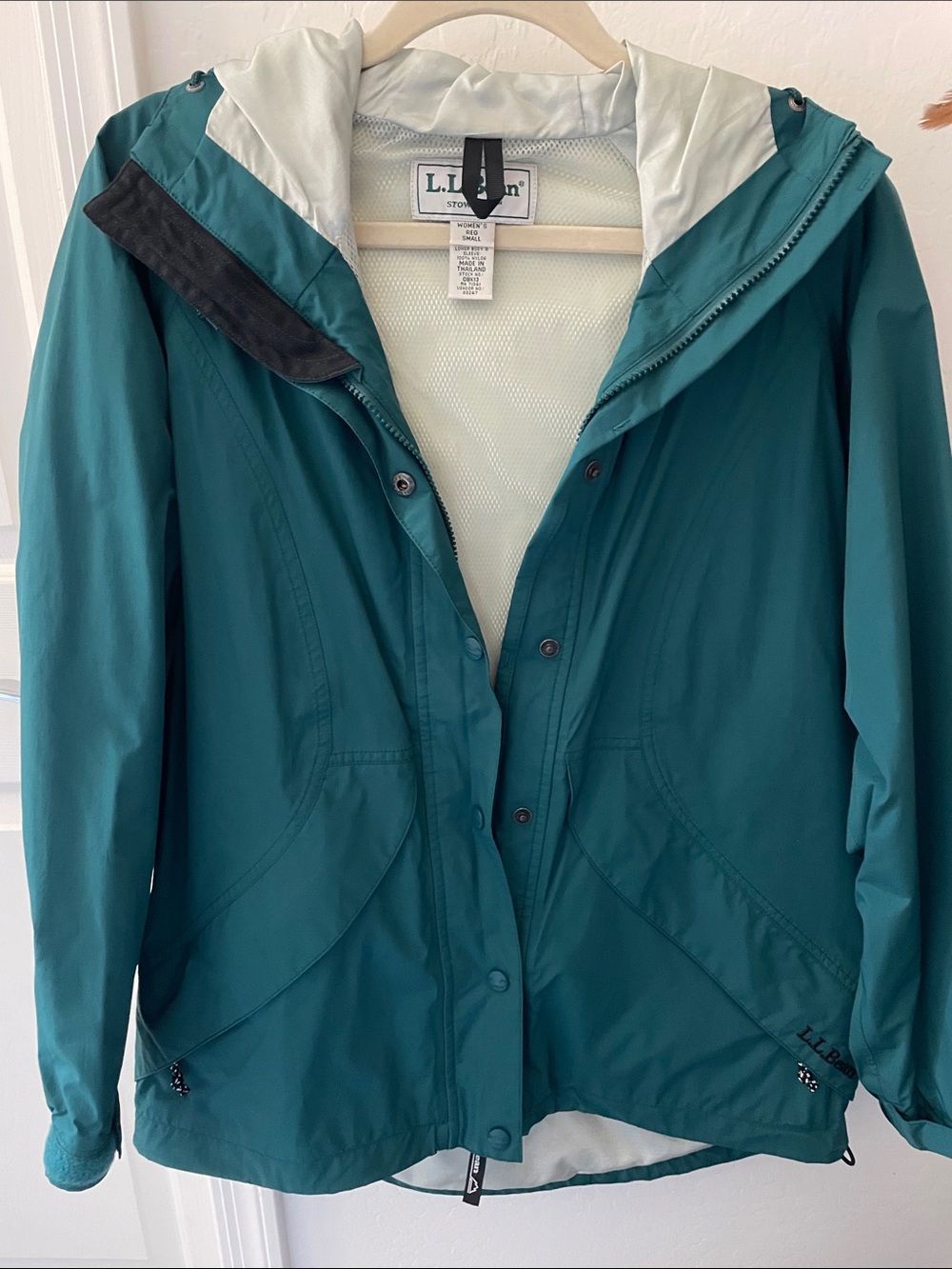 L L Bean stowaway gore-tex women’s jacket small